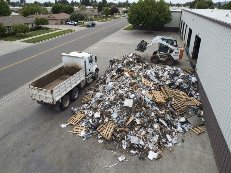 Multi Tenant Outdoor Debris Modesto Ca